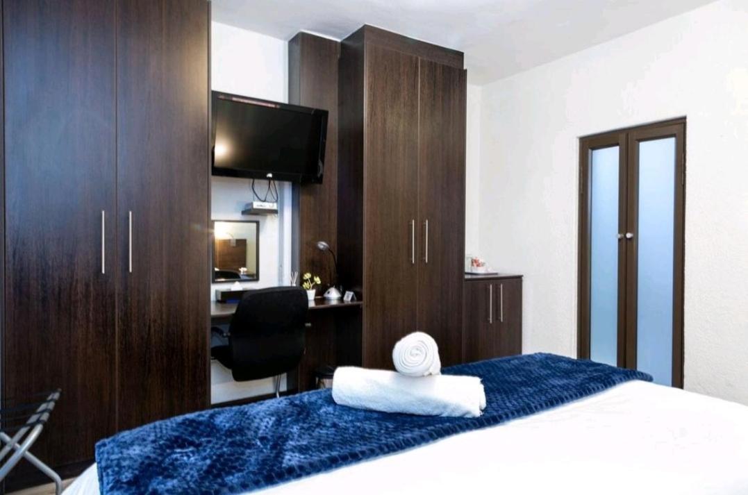 Beachwood Inn Melkbosstrand เคปทาวน์ ภายนอก รูปภาพ