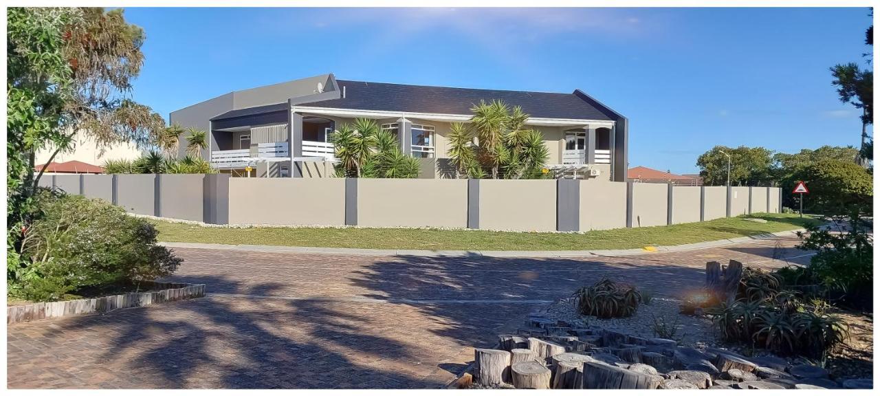 Beachwood Inn Melkbosstrand เคปทาวน์ ภายนอก รูปภาพ