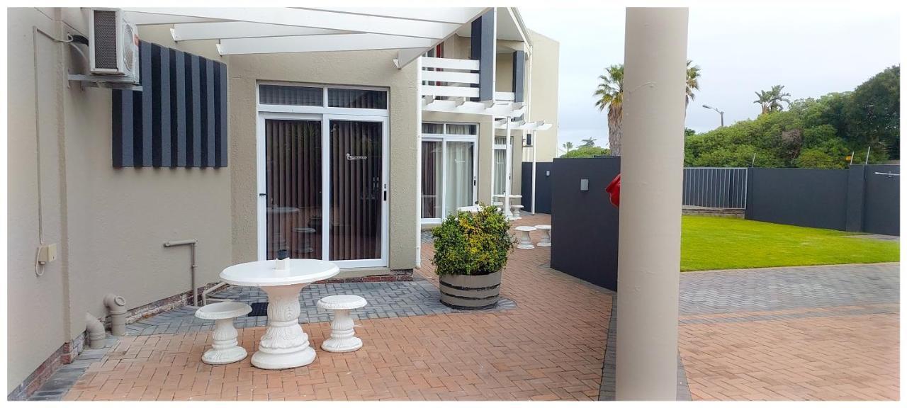 Beachwood Inn Melkbosstrand เคปทาวน์ ภายนอก รูปภาพ