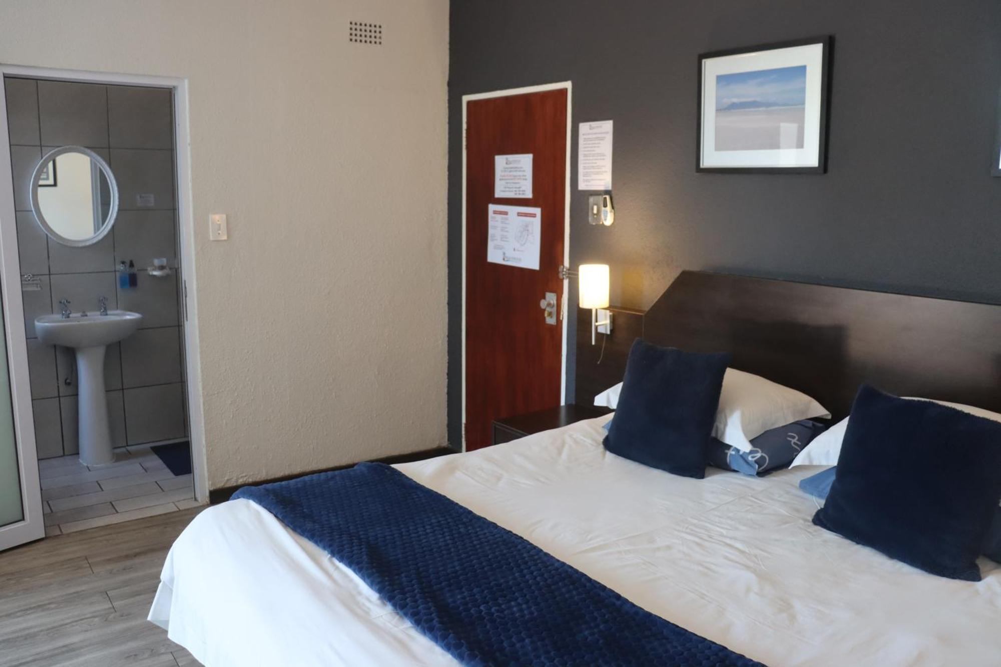 Beachwood Inn Melkbosstrand เคปทาวน์ ภายนอก รูปภาพ